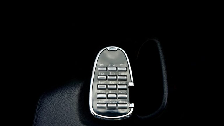 Seamlessly Integrated: The Art of Invisible Technology in Modern Luxury Interior Design