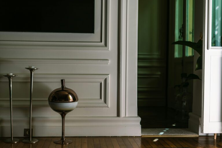 Mastering Curated Luxury: Integrating Art & Heirlooms in High-End Interior Design